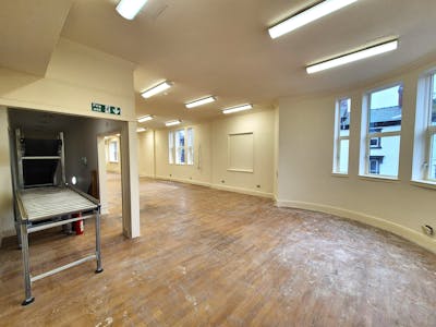 2 Warren Street, Stockport, Retail To Let - 20260331_111650.jpg