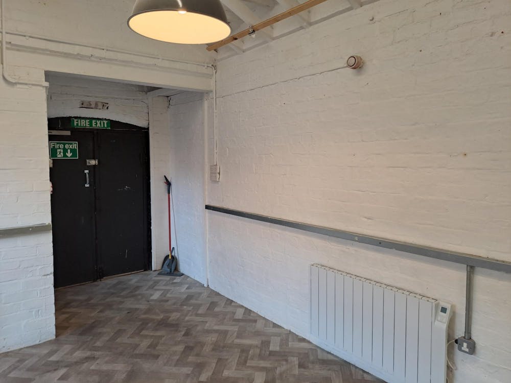 Unit 10, 56 Spencer Street Studios - p3.jpg