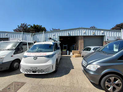 Unit 3 West Howe Industrial Estate, Elliott Road, Bournemouth, Industrial / Warehouse To Let - 20260812_141024.jpg