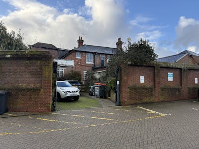 5 The Square, Petersfield, Office / Retail To Let / For Sale - Photo 16-01-2026, 09 59 53.jpg