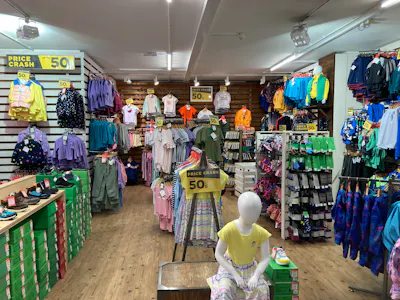 126-127 Queens Road, Brighton, Retail To Let - 20210608_115248619_iOS.jpg