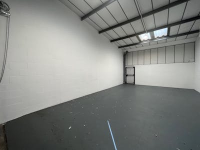 Unit 4 River Ray Industrial Estate, Barnfield Road, Swindon, Industrial To Let - 3.jpg