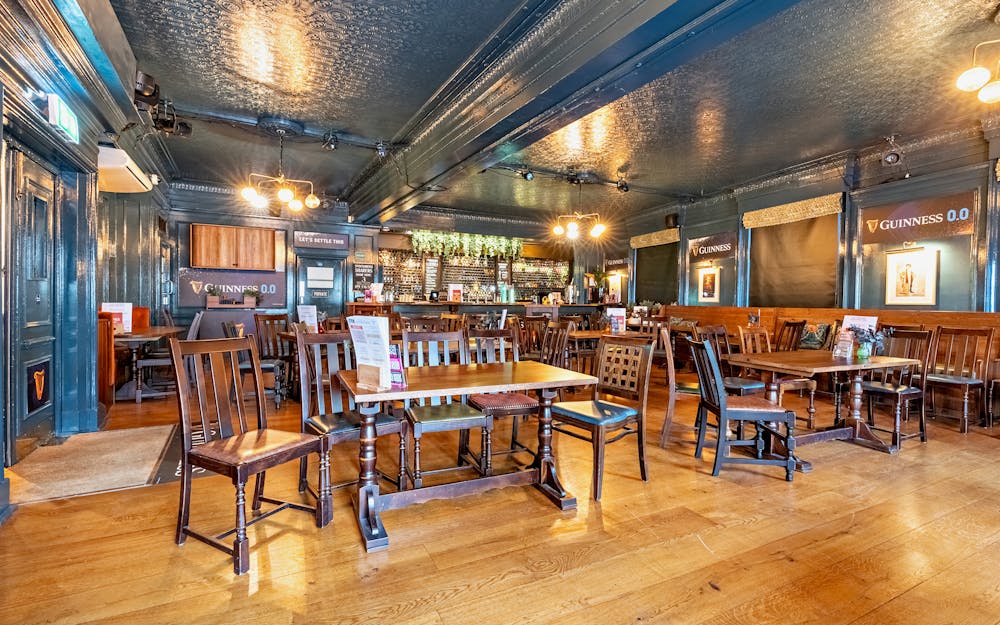 Prince of Wales, 150-151 Drury Lane - 8582365interior03800.jpg