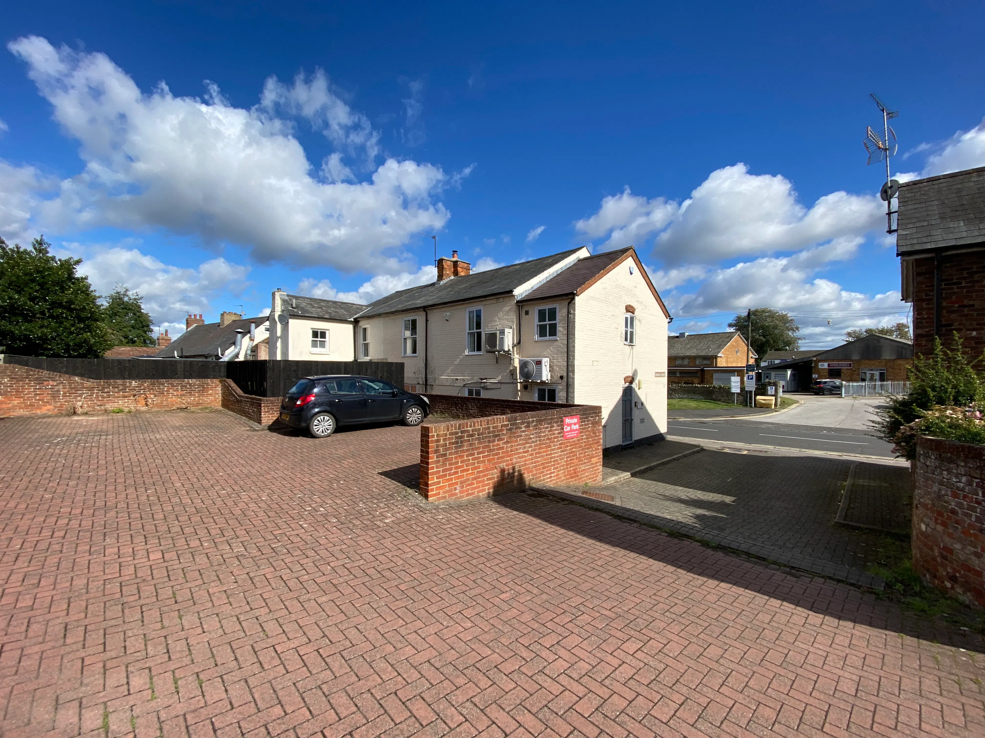 11 Friday Court, Thame, Investment / Office / Retail For Sale - IMG_4544.JPG