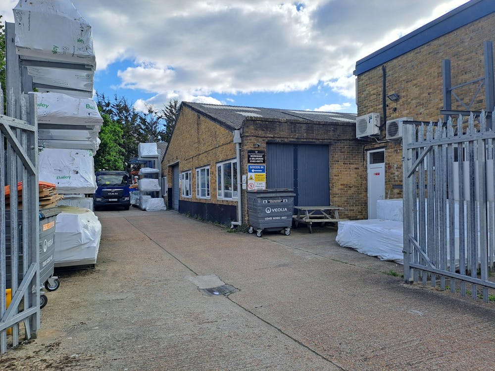 Unit 2 Blatchford Close - 20250506_165646.jpg