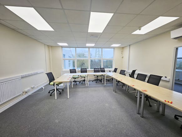 Unit 15 Chiltern Business Village, Uxbridge, Industrial / Warehouse / Industrial / Warehouse To Let - 4.jpg