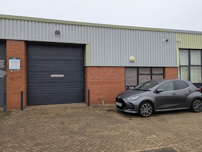 Unit 4, Watford, Trade Counter / Warehouse To Let - PXL_20250122_112256514.jpg