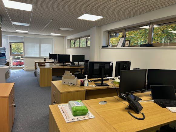 Unit 1, Wellington Business Park, Crowthorne, Offices To Let - 9.jpg