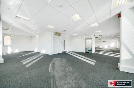 Amberley House, Windsor, Office To Let - e77478c1067f43e5957a78a5aa507314.jpg