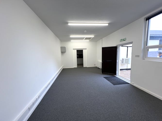 4 Newhouse Business Centre, Faygate, Office To Let - IMG_2869.jpg