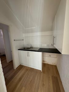 94 Stoke Road, Guildford, Office / Retail To Let - 4428.jpg