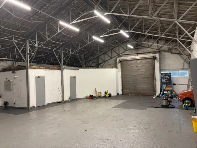 8 Guildford Road, Farnham, Industrial To Let - internal.jpg