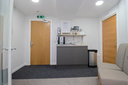 GROUND FLOOR UNIT, KEMPTOWN HOUSE, 72 CARLTON HILL, BRIGHTON, Healthcare / Investment / Office / Other - Health / Nursery / Church / Education For Sale - IMG_621_11_large.jpg