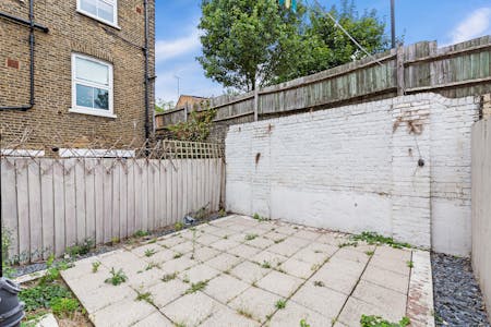 Frobisher Street, London, Semi-detached / Terraced house To Let - Rear Garden