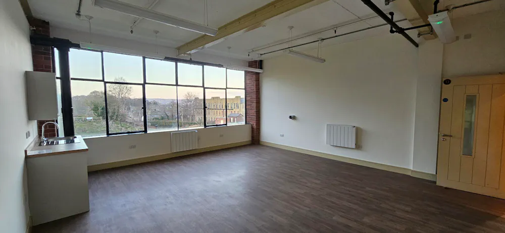 13 Twisting, Sunny Bank Mills, 83-85 Town Street - 20250206_163845.jpg