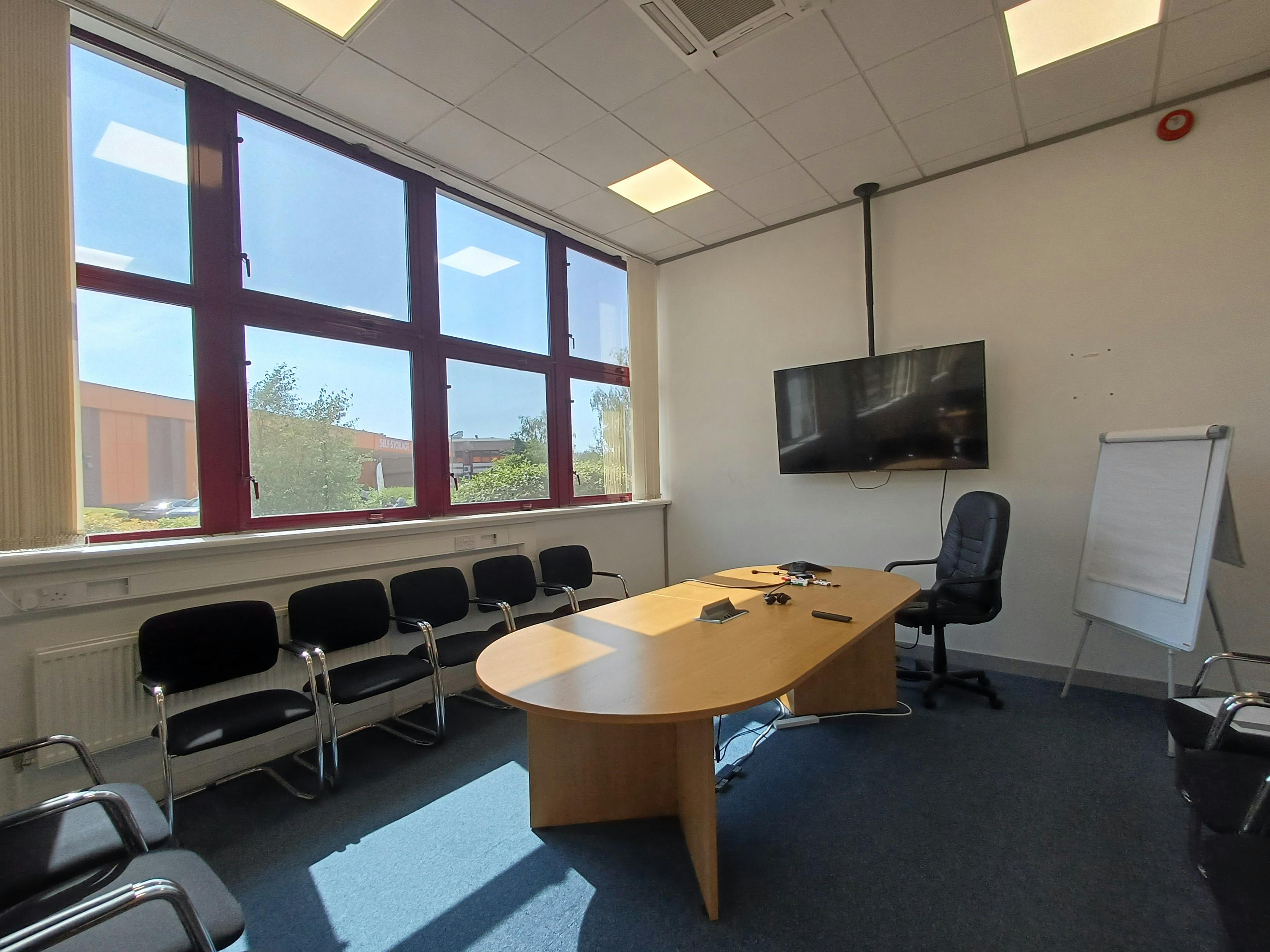 Office in Crawley - photo 2