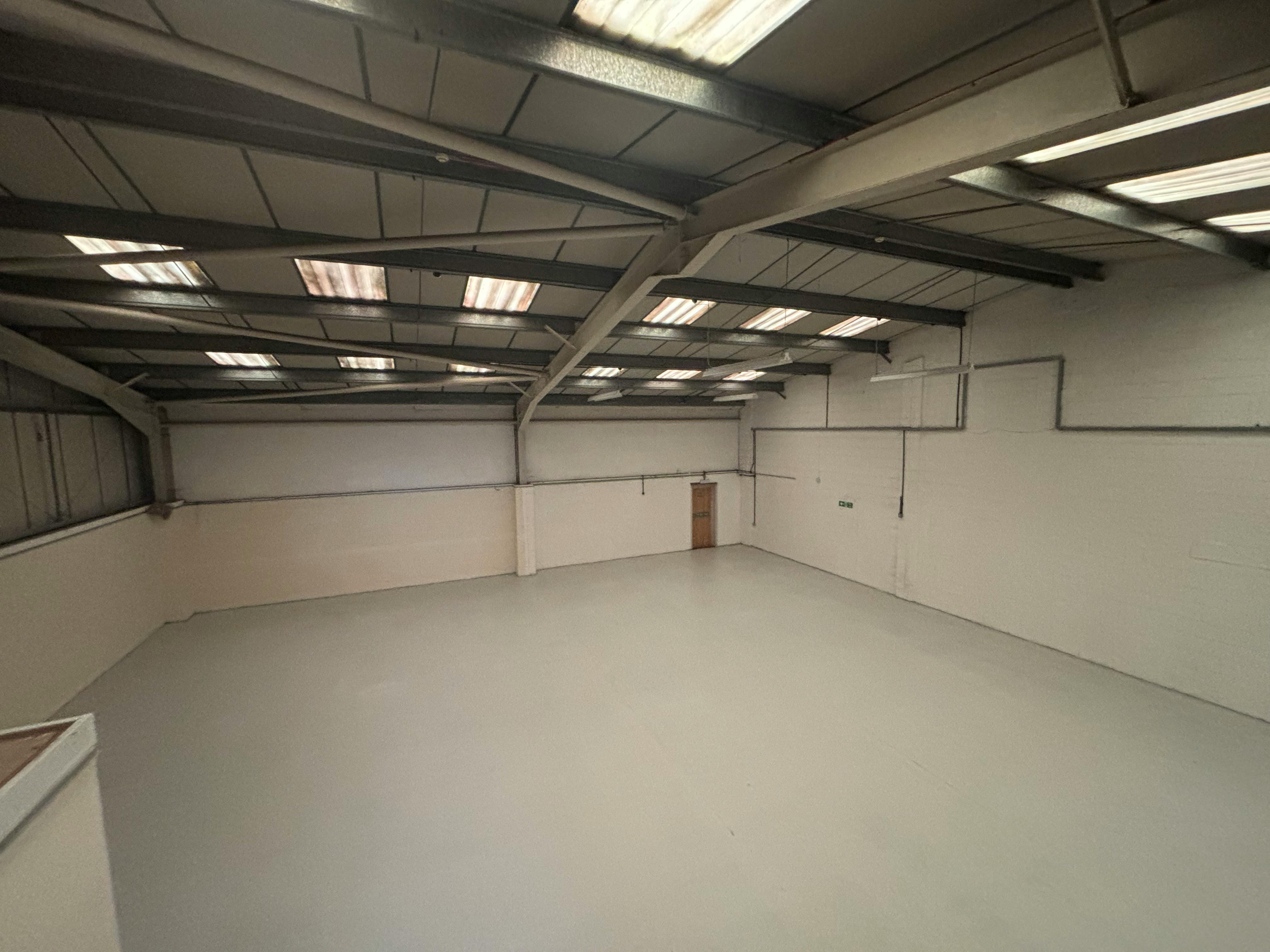 Industrial Unit in Bromsgrove - photo 3