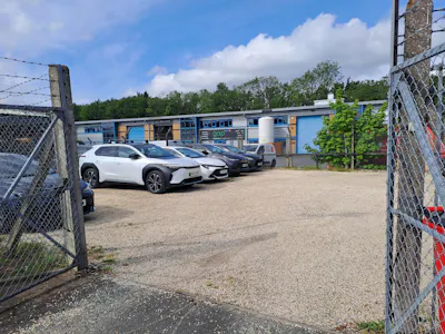 Toyota Uckfield, Bellbrook Industrial Estate, Uckfield, Industrial / Warehouse For Sale - 20260505_093930.jpg
