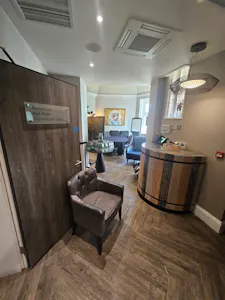 Oddfellows on the Park, Salon Premises, Cheadle, Leisure / Office To Let - 20260710_105817.jpg