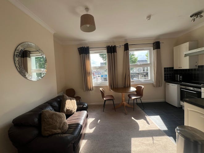 140-142 & 140a Caversham Road, Reading, Development / Investment / Retail For Sale - 142A Caversham Road - Flat 2 Lounge