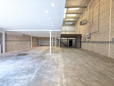 Unit 12, Chesham, Industrial To Let - PXL_20260619_135038539.jpg