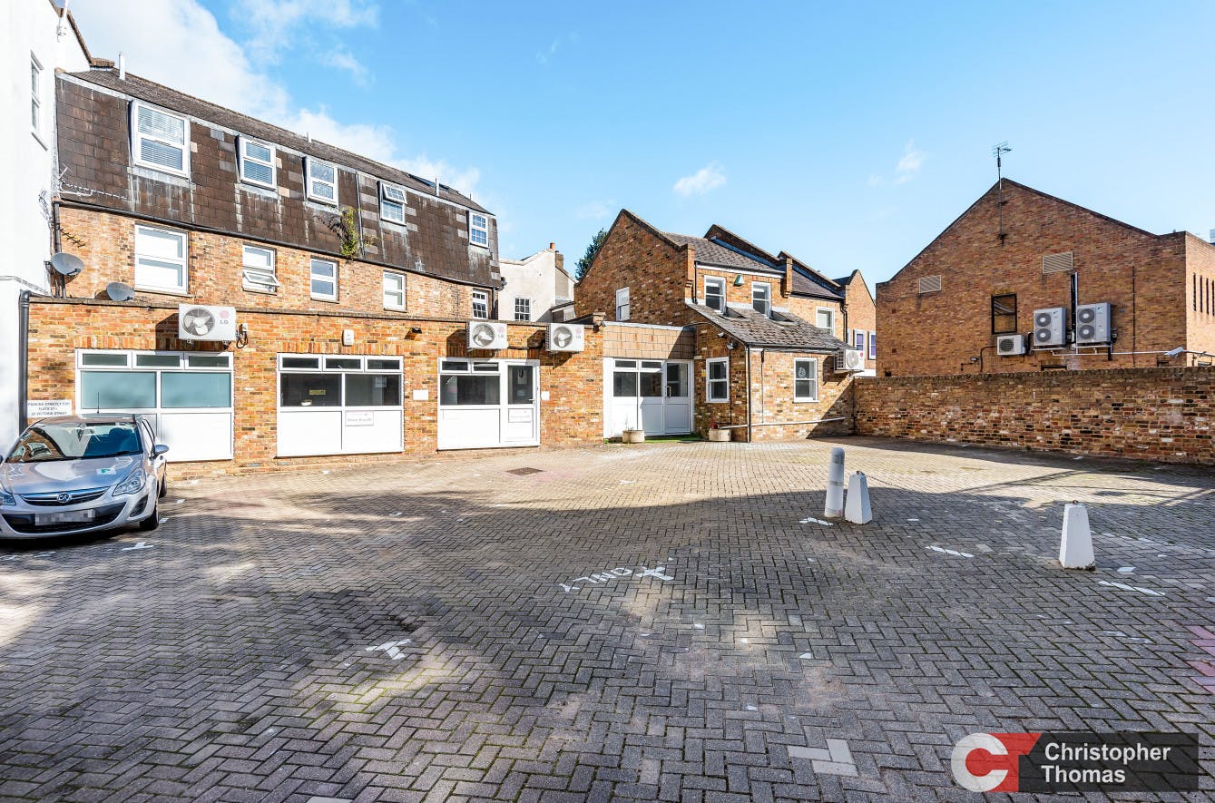 29-31 Victoria Street, Windsor, Office To Let - b6aa91478dd74f048cf3e4158ac20bfc.jpg