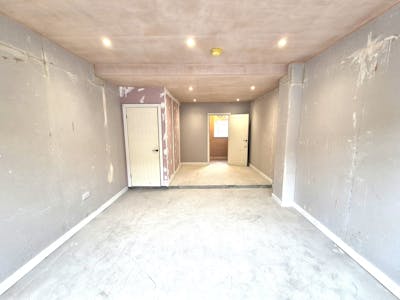 407 Hempshaw lane, Stockport, Retail To Let - 20250416_095614.jpg