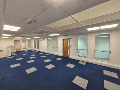 Unit 24, Glossop, Industrial/Logistics / Office To Let - 20260916_114411.jpg