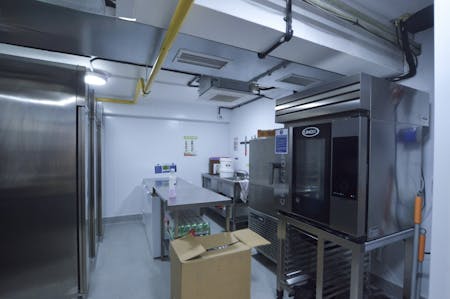 Ground Floor and Basement, 134 Shoreditch High Street, London, Leisure / Retail / Showroom To Let - 20251208_145057298_iOS.jpg