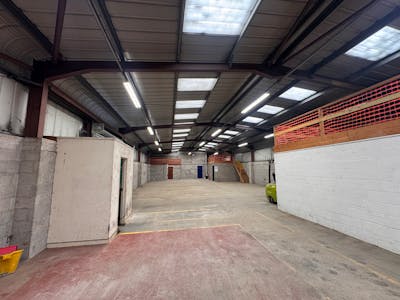 Unit 7, Yeovil, Industrial/Logistics Lease Assignment - IMG_2354.JPG