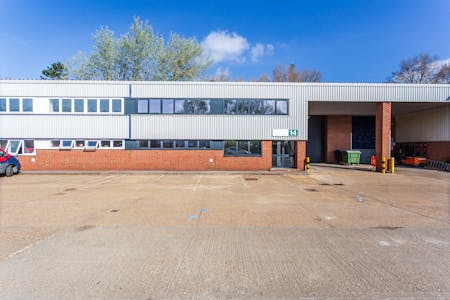 Unit 14, Stocklake Park Industrial Estate, Aylesbury, Industrial To Let - HLP_R_250414_5023.jpg