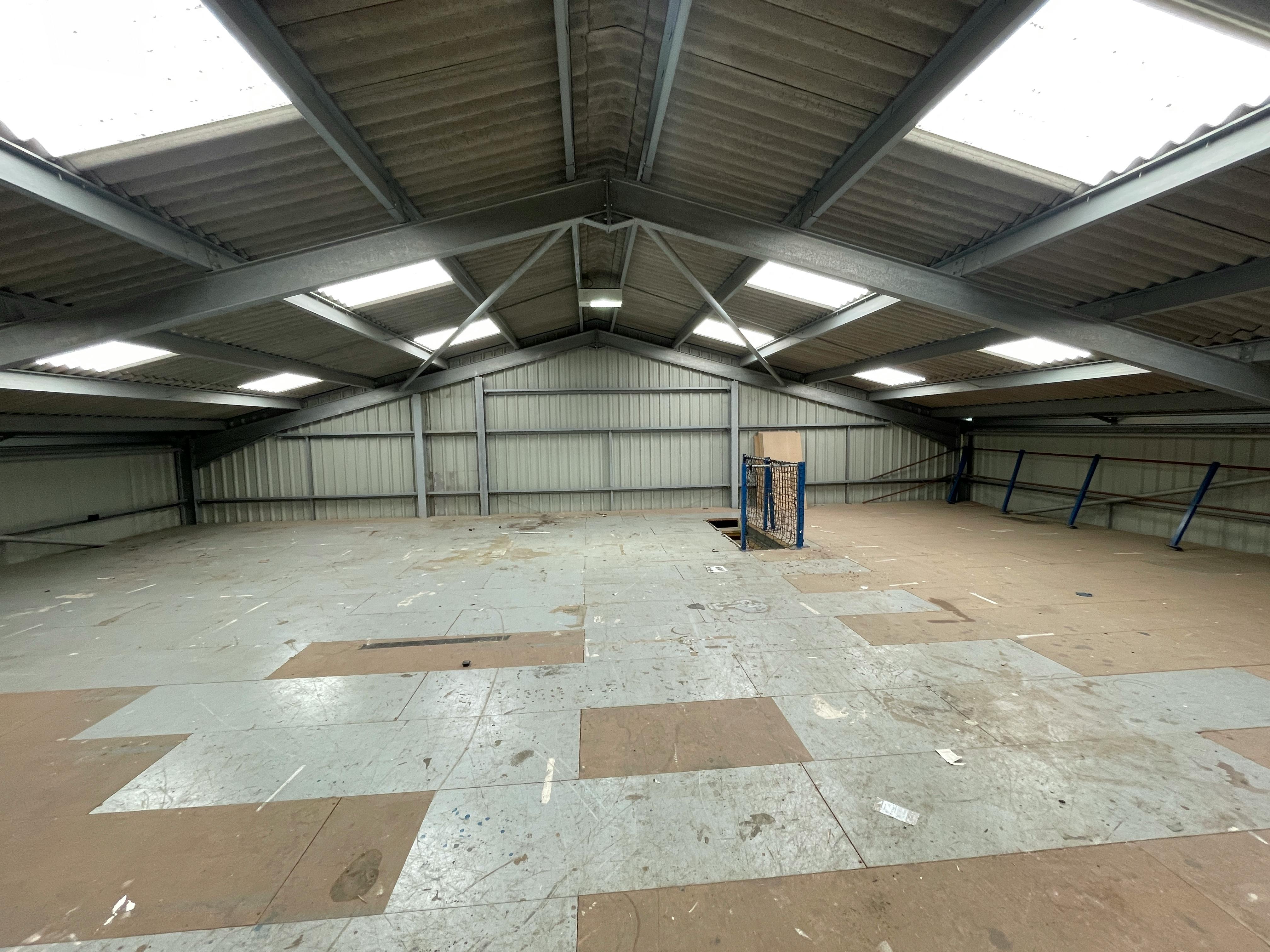 Unit 1 Berryfield Farm, Aylesbury, Industrial To Let - IMG_5825.JPG