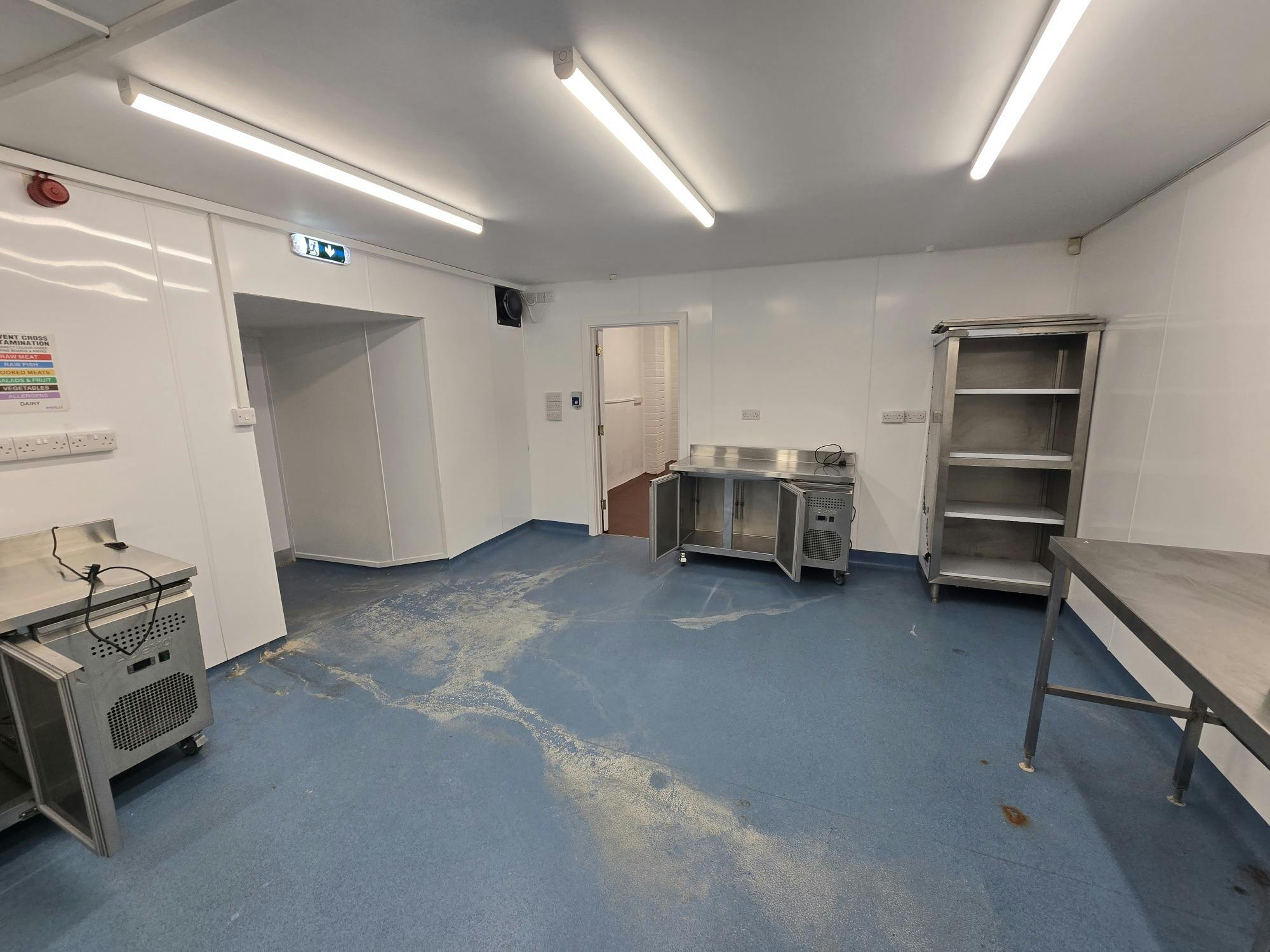 Retail/Shop in Southampton - photo 3