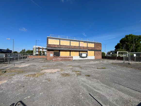 Former Lloyds Bank, 2 Gatehouse Road, Aylesbury For Sale - IMG_2936.JPG