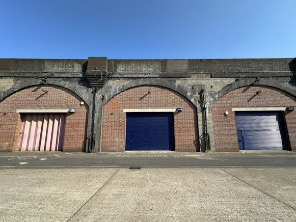 Arch 34 London Stone Business Estate, Battersea, Industrial To Let - 20240729_153935683_iOS.jpg