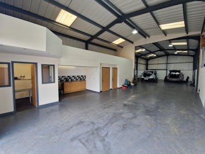 Unit 2 & 3, Hyde, Industrial/Logistics To Let - 20250606_133428.jpg
