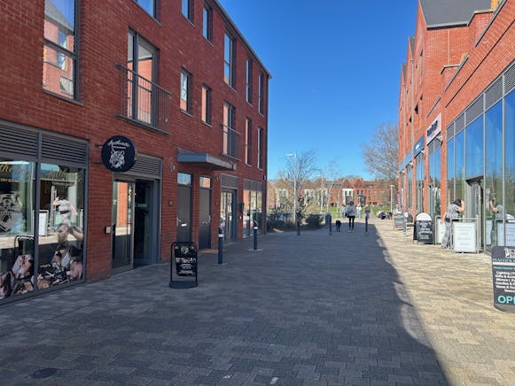 Unit 10, Elms Walk, Wokingham, Retail To Let - 1.jpg