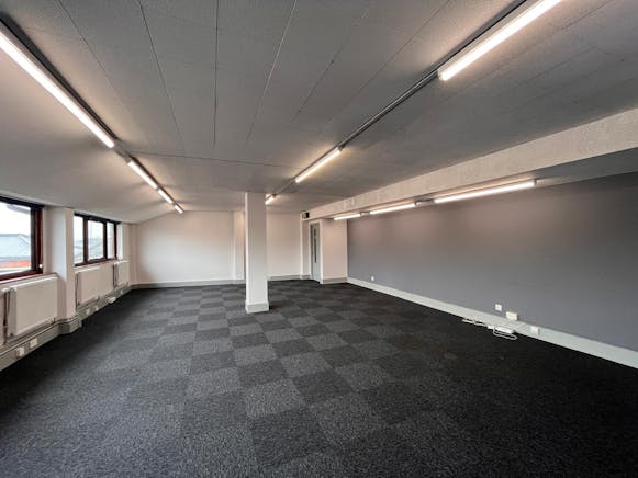 Suite 2A, Tower House, Aylesbury, Offices To Let - WhatsApp Image 20250811 at 140655_616bdd02.jpg