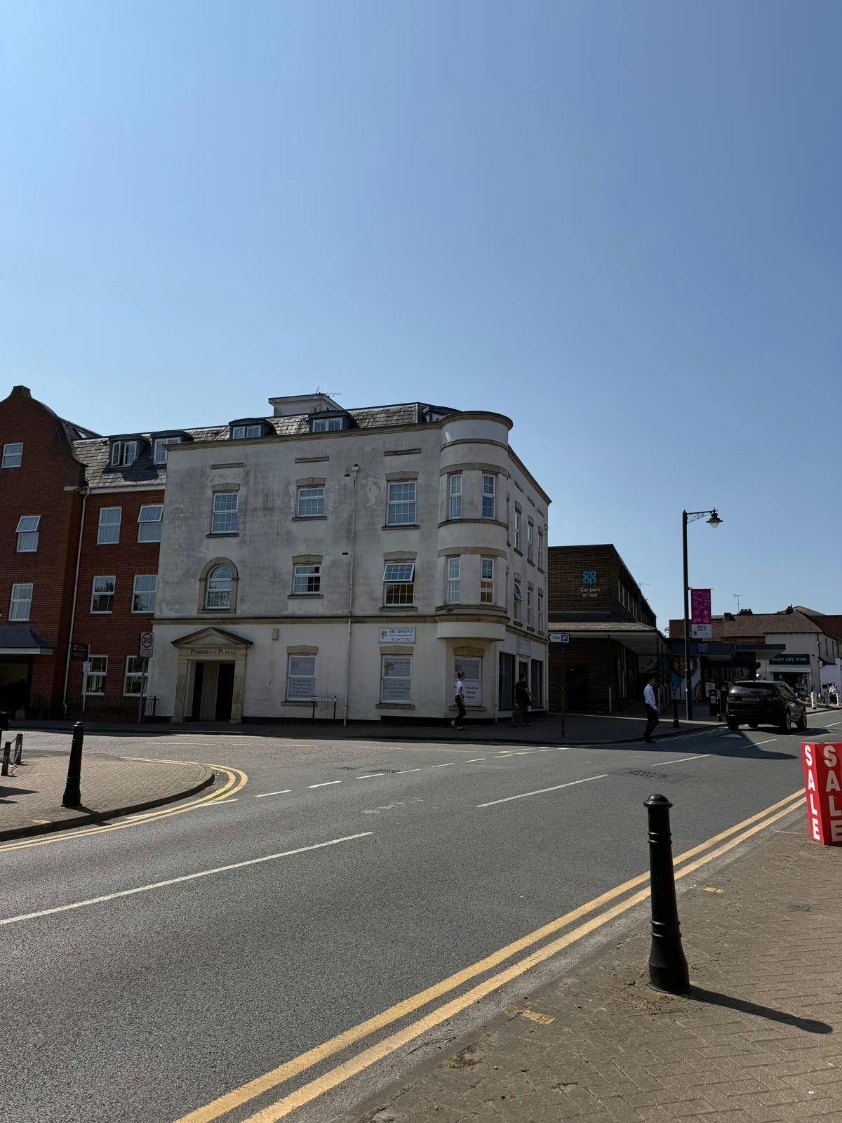 141-143 High Street, Crowthorne, Retail To Let - 2.jpg