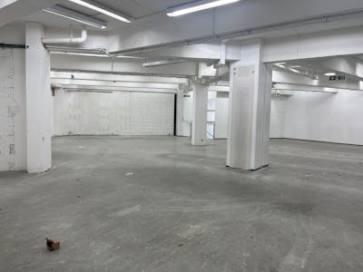 17-19 Octagon Parade, High Wycombe, Retail To Let - IMG_4386.JPG