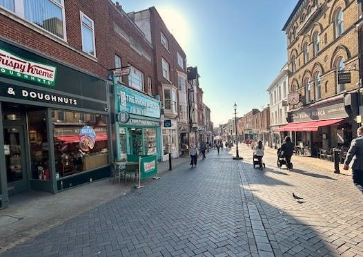 7 Peascod Street, Windsor, Investment For Sale - Strret down to Daniel ii.jpg