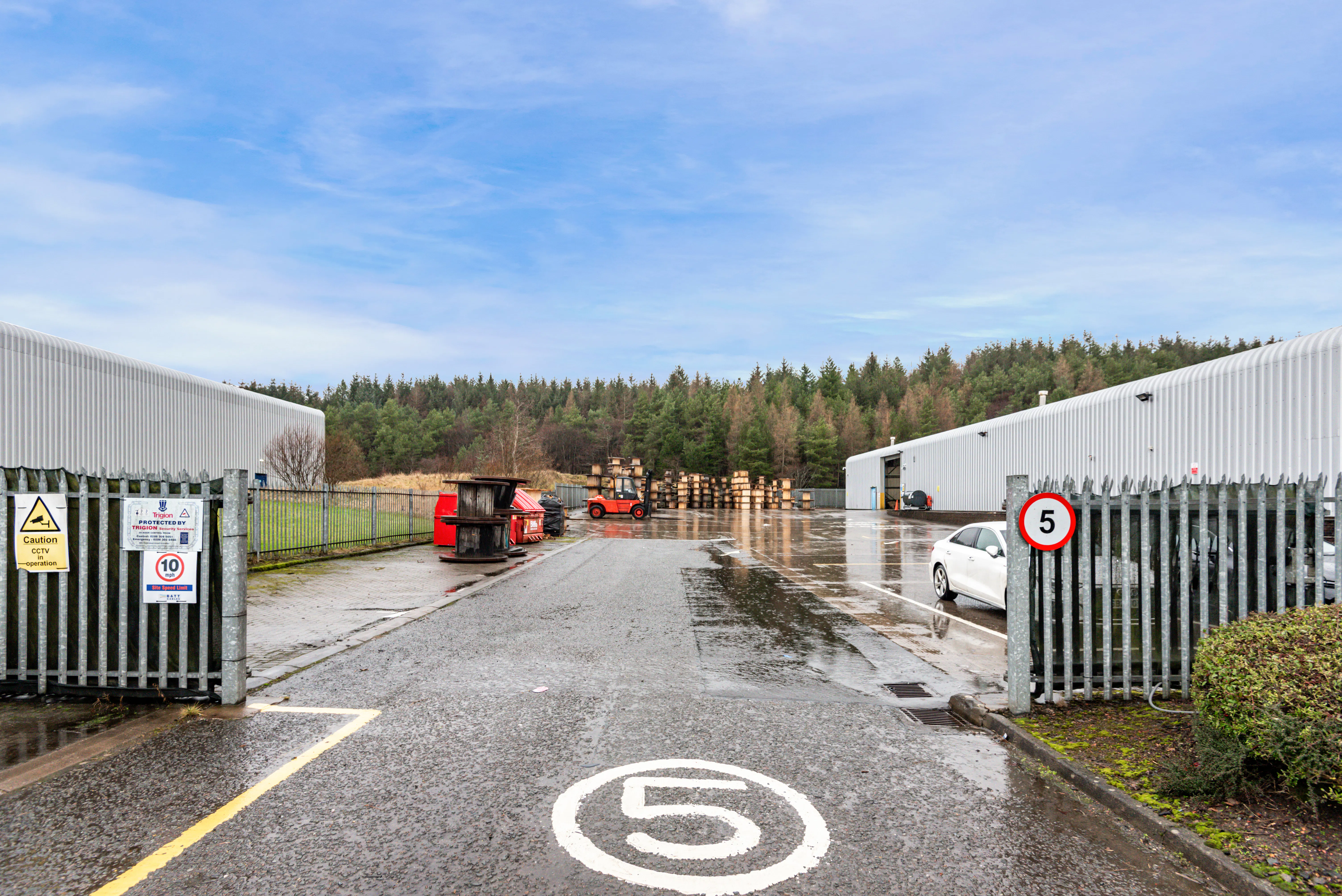 1 Chalmers Square, Livingston, Industrial To Let - 4