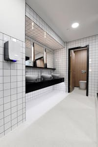One New York Street, Manchester, Office To Let - One New York Street - WC Facilities/Changing Room