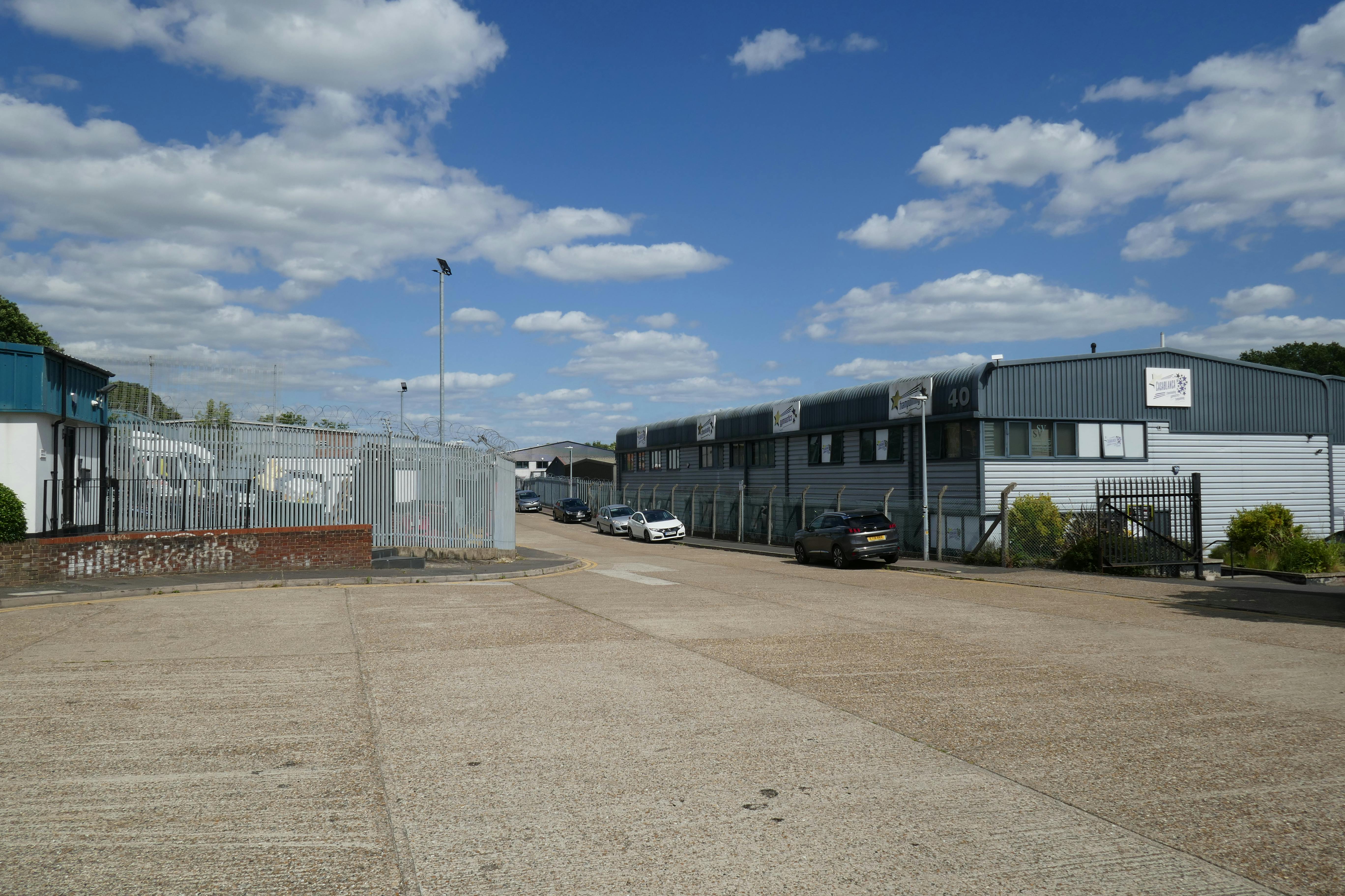 27 Oakwood Hill Industrial Estate, Oakwood Hill, Loughton, Industrial To Let - P1050482.JPG
