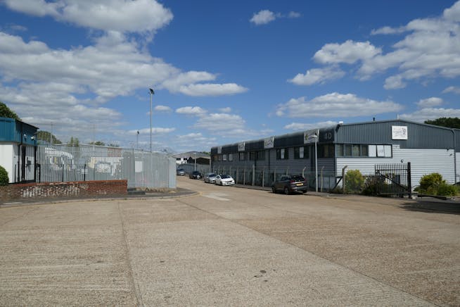 27 Oakwood Hill Industrial Estate, Oakwood Hill, Loughton, Industrial To Let - P1050482.JPG