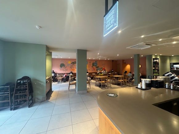 14 Market Place, Abingdon, Offices / Retail To Let - Seating Area.jpg