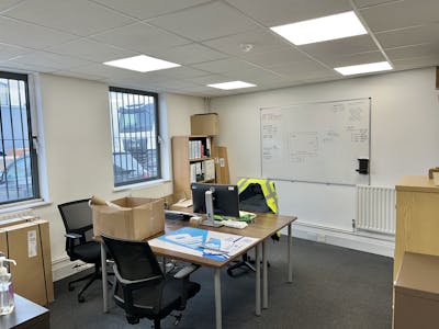 Westgate 2 Avia Park, Heathrow, Industrial / Warehouse To Let - Westgate 2  GF Office.jpg