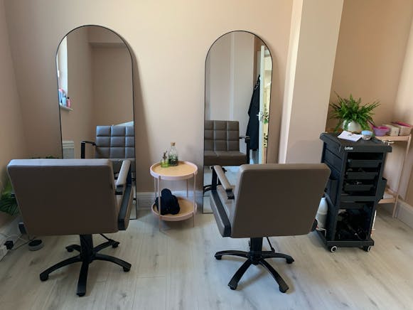 Austen House, 2 High Street, Leatherhead, Offices / Serviced Offices To Let - Room 5 Hairdressers Room.jpeg