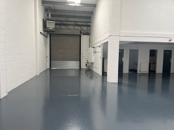 Unit 9, Vale Industrial Estate, Aylesbury, Industrial To Let - IMG_3110.JPG