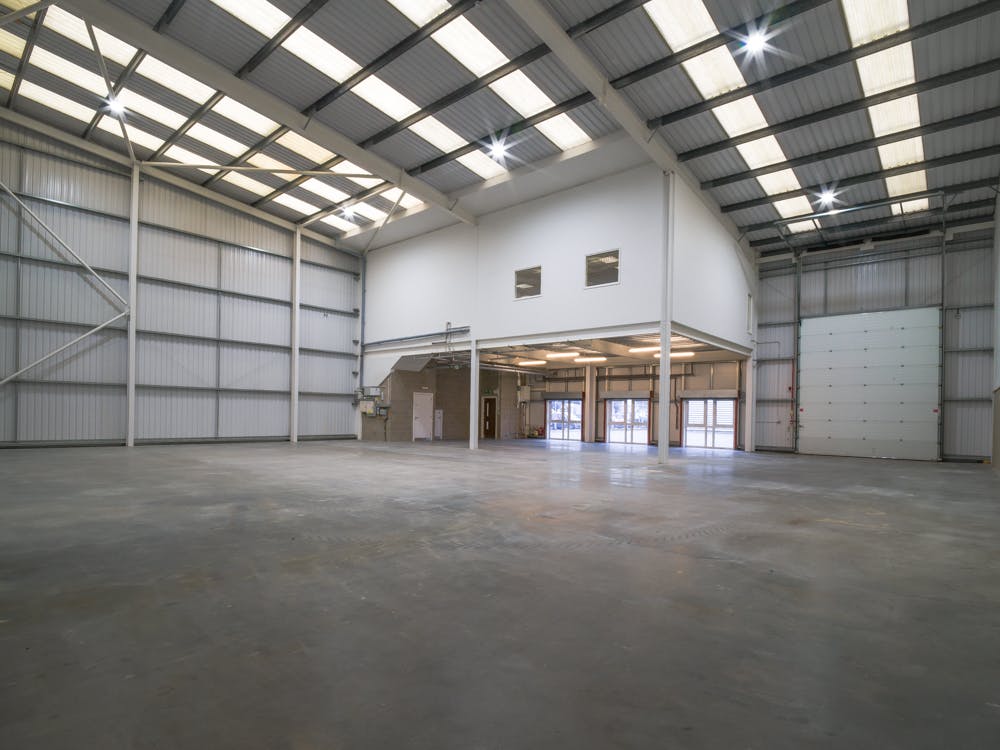 Industrial Unit in Weybridge - photo 2